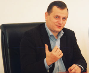 Deputatul Gabriel Vlase, agresat de jandarmi lânga o sectie de votare