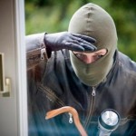 Suspecţi de sâvărşirea mai multor furturi din locuinţe depistaţi de poliţişti