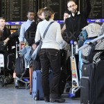 Mii de pasageri, blocaţi pe aeroporturi din Europa din cauza ninsorii