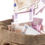 Pe ce a mai  cheltuit Romania 175 de milioane de euro: sosete, laxative, papetarie