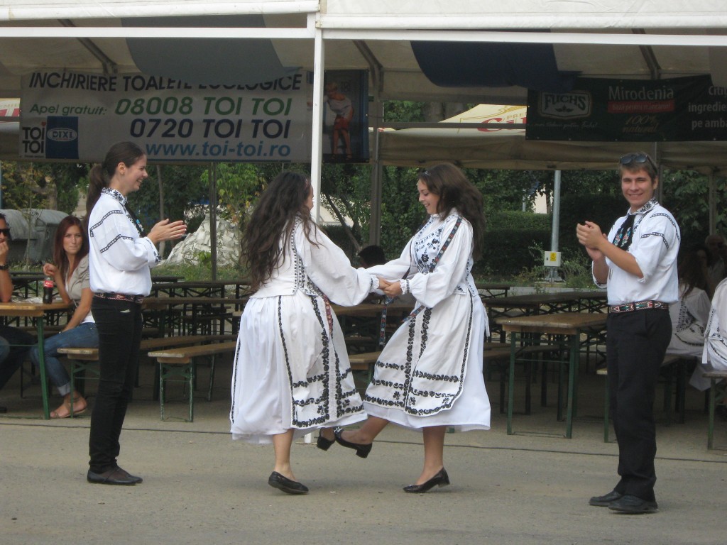 Oktoberfest 2011, cultura germana, muzica, dans dar si un magnet pentru investitorii germani