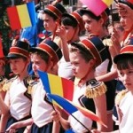 „Desteapta-te, romane!”, intonat obligatoriu in toate scolile primare si gimnaziale din Romania? Propunerea legislativa – comentata de profesori, ministri si presedinte