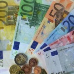 Euro a inghetat la 4,35 lei