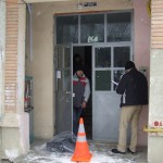 Un factor postal a fost talharit pe scara unui bloc din Bacau