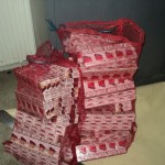 1.400 pachete de ţigări de contrabandă şi un microbuz confiscate