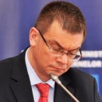 Premierul Ungureanu ameninţă cu demisia, după ce a acuzat coaliţia de presiuni politice