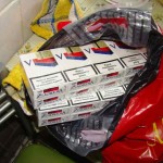 Vultureni: 600 de pachete de țigări găsite de polițiști într-un autoturism