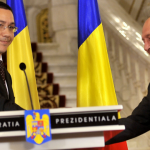 „Chiar dacă l-a făcut porc şi mincinos pe Ponta, Băsescu trebuie să lucreze cu premierul”. Presa internaţională comentează situaţia din România