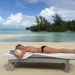 Heidi Klum a făcut plajă topless pe o insulă tropicală