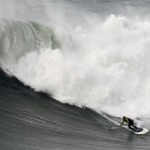 Un surfer american a plutit pe cel mai înalt val din lume