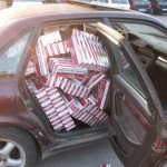 Sucevean reținut după ce polițișii au găsit în mașina sa 1000 de pachete de țigări de contrabandă