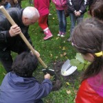 Palatul Copiilor din Bacău a plantat copaci pentru pace, în cadrul unui proiect european