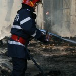 Un atelier de tamplarie din Darmanesti a luat foc