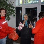 Crucea Rosie Bacau a distribuit alimente pentru 70 persoane varstnice