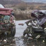 Doua autoturisme s-au ciocnit frontal in comuna Odobești