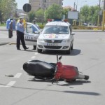 Un mopedist fără permis și sub influența alcoolului s-a autoaccidentat în comuna Traian