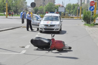 77260 6 accident moped 0112 3