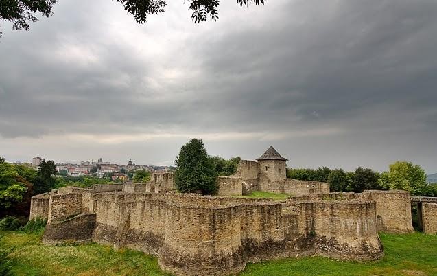 Cetatea-de-Scaun-a-Sucevei-20110428105024