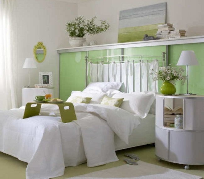 1-dormitor-placut-si-relaxant-decorat-in-alb-si-vernil