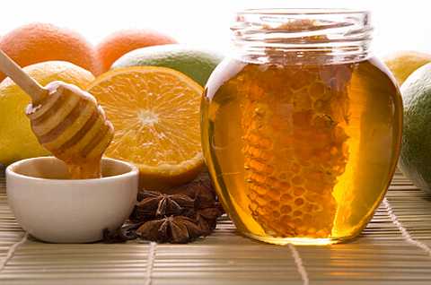 fresh honey with honeycomb, lemons, oranges, cinnamon, vanilla, anise star