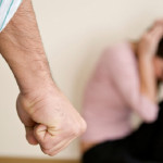 Reţinut de poliţişti pentru comiterea infracţiunii de violenţă în familie