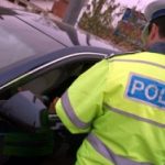 Cercetat de poliţişti pentru conducere cu permisul suspendat