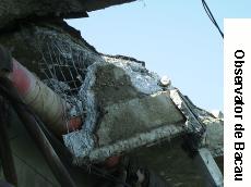 Podul de la Serbanesti, pe E 85, distrus de o macara. Procuratura si ITM au declansat anchete sa afle vinovatii