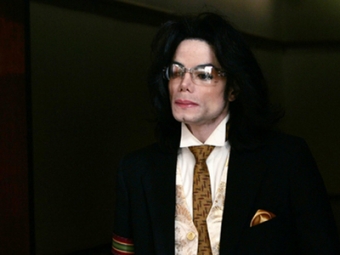 FBI a făcut publice sute de pagini din dosarul lui Michael Jackson