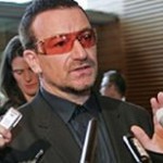 U2 ia o pauză de două luni după operaţia la coloană suferită de Bono