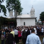 Peste 1.000 de credinciosi la sfintirea bisericii din Marvila