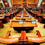 Majoritatea românilor nu ştiu care este parlamentarul care îi reprezintă în Legislativ