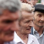 Pensionarii din Onesti se plang de masurile luate de guvernanti