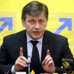 Antonescu: „Guvernul, premierul şi FMI încearcă să vândă gogoaşa că România e ferită de riscuri”