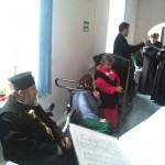 La implinirea a 58 de ani, PS Ioachim Băcăuanul, alături de bătrânii Centrului rezidenţial Hârja