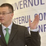 Premierul Ungureanu a fost fluierat şi huiduit la Iaşi: „O mână de escroci umilesc ieşenii“