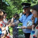 Polițiștii băcăuani le doresc celor mici o “VACANȚĂ ÎN SIGURANȚĂ”