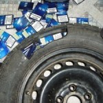 7.320 bucăţi ţigarete şi 2 autoturisme confiscate de inspectorii vamali