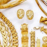 Coliere, pandantive şi inele din aur cu diamante, scoase la vânzare de Fiscul din Bacău