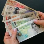 Doi băcăuani au înşelat un scoţian cu peste 15000 de lire sterline