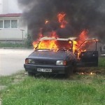 Doi copii ar fi dat foc la o masina
