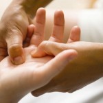 Masajul la mâini, leac pentru migrene și ulcer
