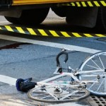Biciclist accidentat in Monesti, din cauza neacordarii de prioritate
