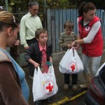 Ajutoare distribuite de Crucea Rosie Bacau