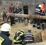 Tragedie la Motoseni. Doi muncitori au murit după ce un mal de pământ s-a surpat şi a căzut peste ei