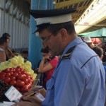 Polițiști au verificat 27 de agenți si producători din piața centrală