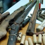 Arme neletale, deținute în condiții ilegale, ridicate de polițiști în vederea cercetărilor