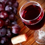 Vinul roşu elimină grăsimile acumulate în ficat