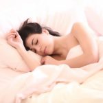 Cum să ai un somn odihnitor când este caniculă