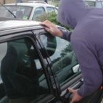 Autor de furt din autovehicul depistat de poliţişti