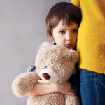 Cum ne afectează la maturitate traumele din copilărie